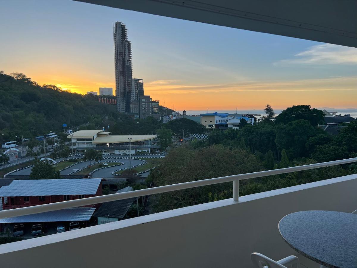 The Monaco Residence Pattaya Buitenkant foto