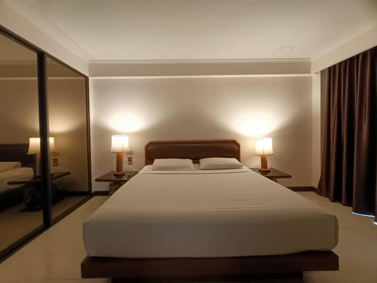 The Monaco Residence Pattaya Buitenkant foto