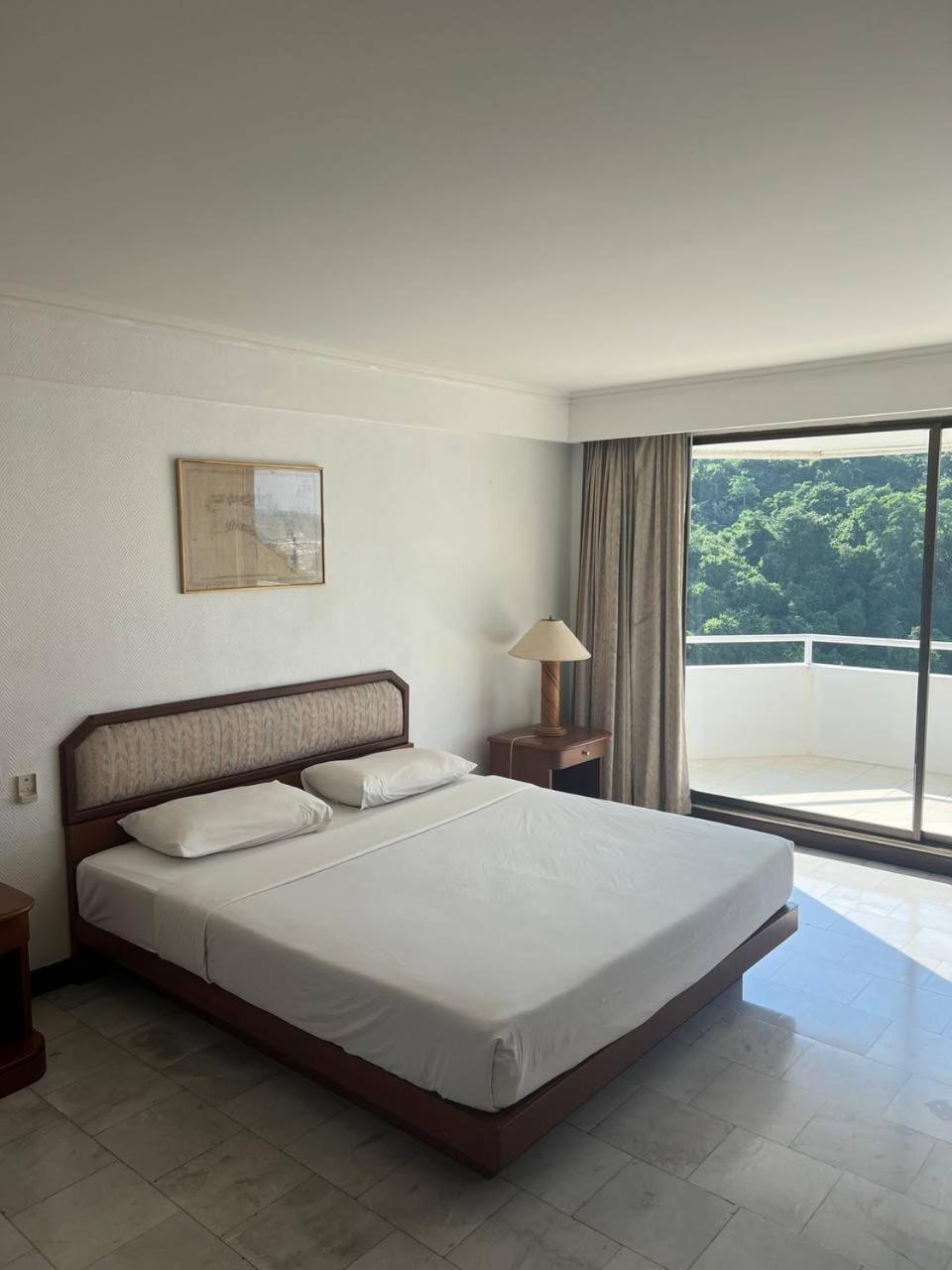 The Monaco Residence Pattaya Buitenkant foto