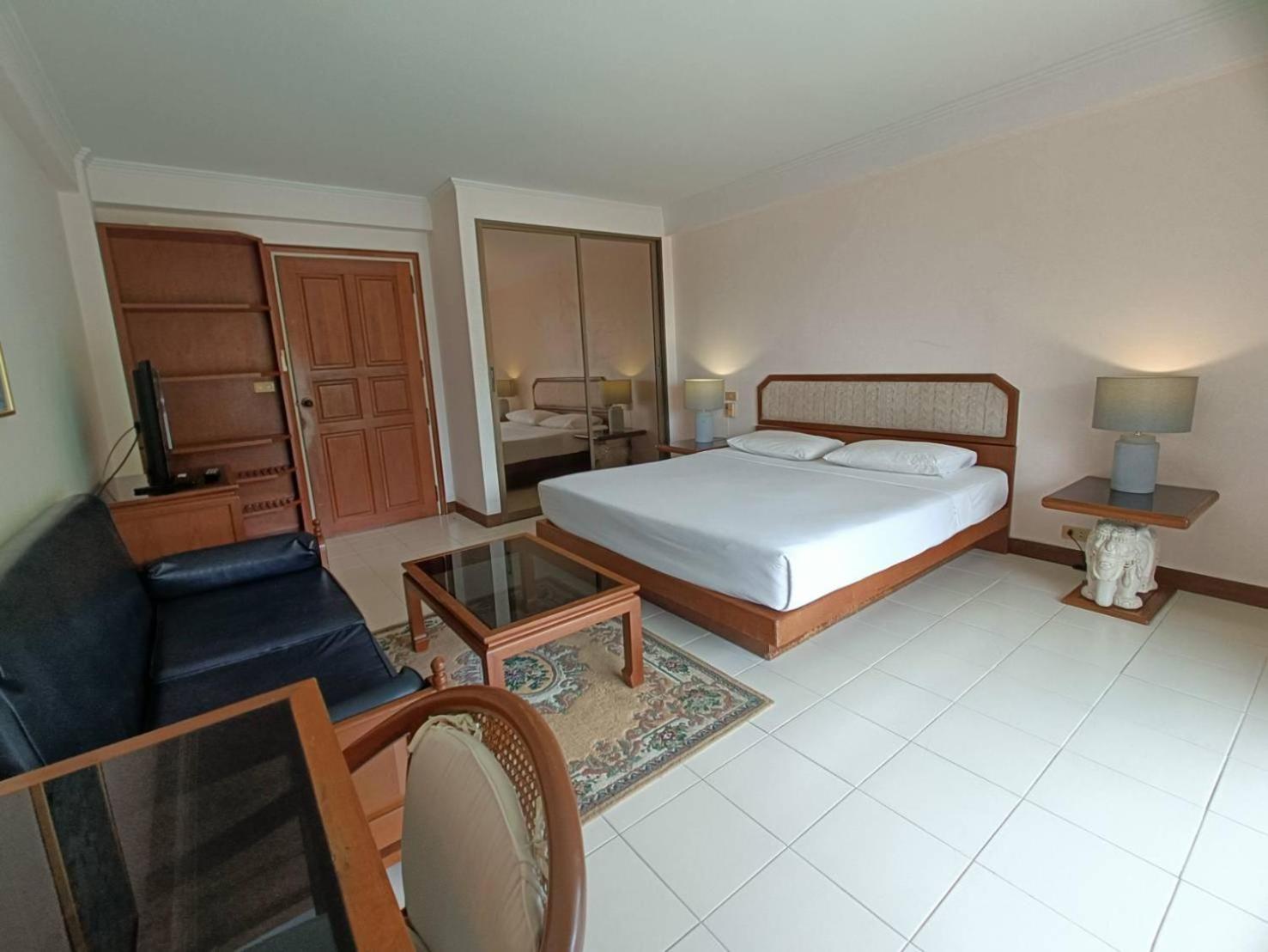 The Monaco Residence Pattaya Buitenkant foto