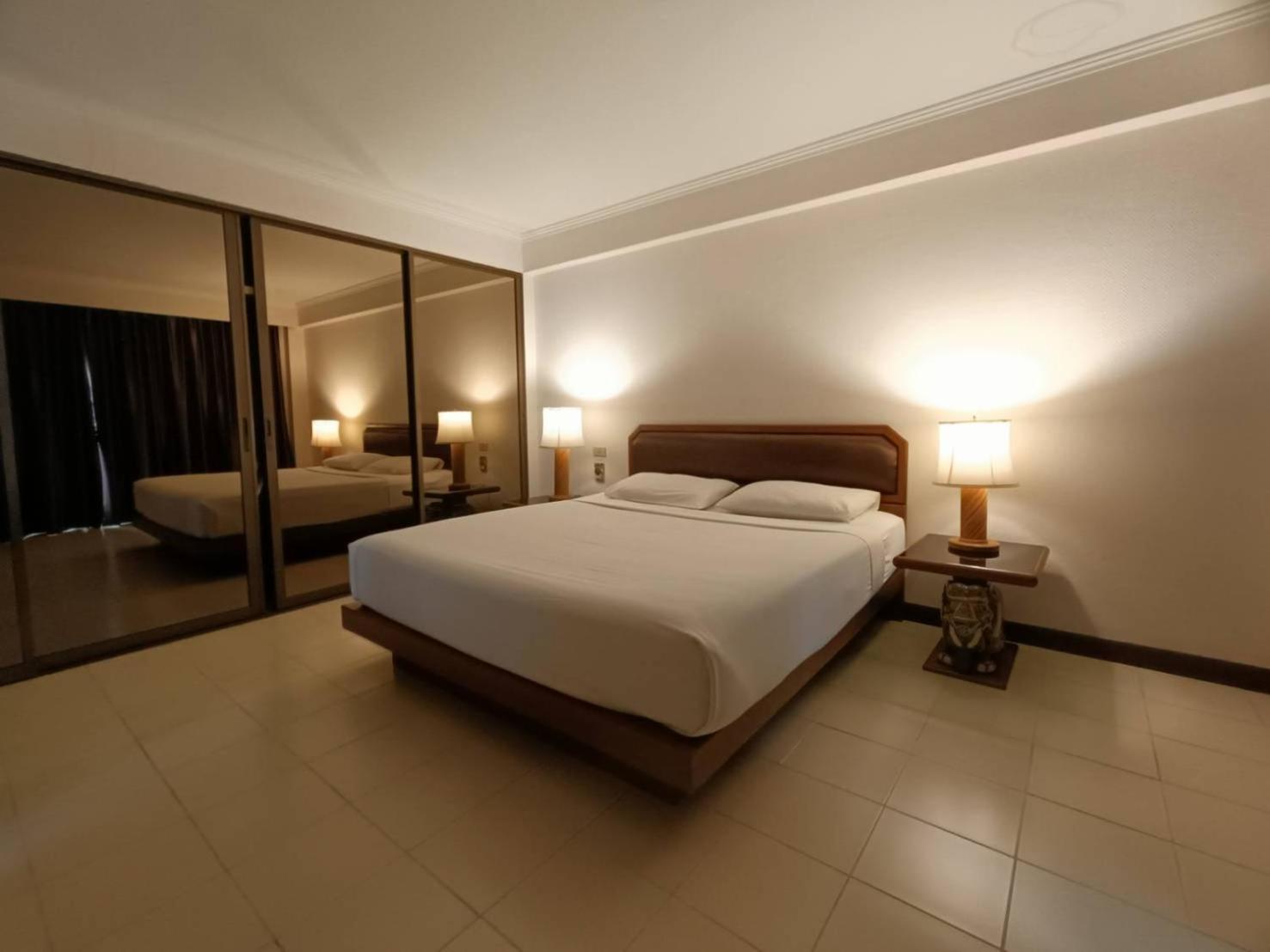 The Monaco Residence Pattaya Buitenkant foto