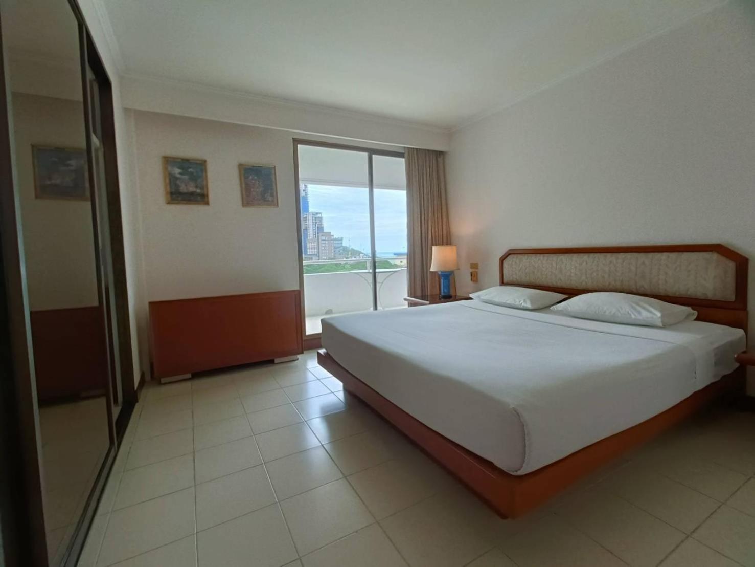 The Monaco Residence Pattaya Buitenkant foto